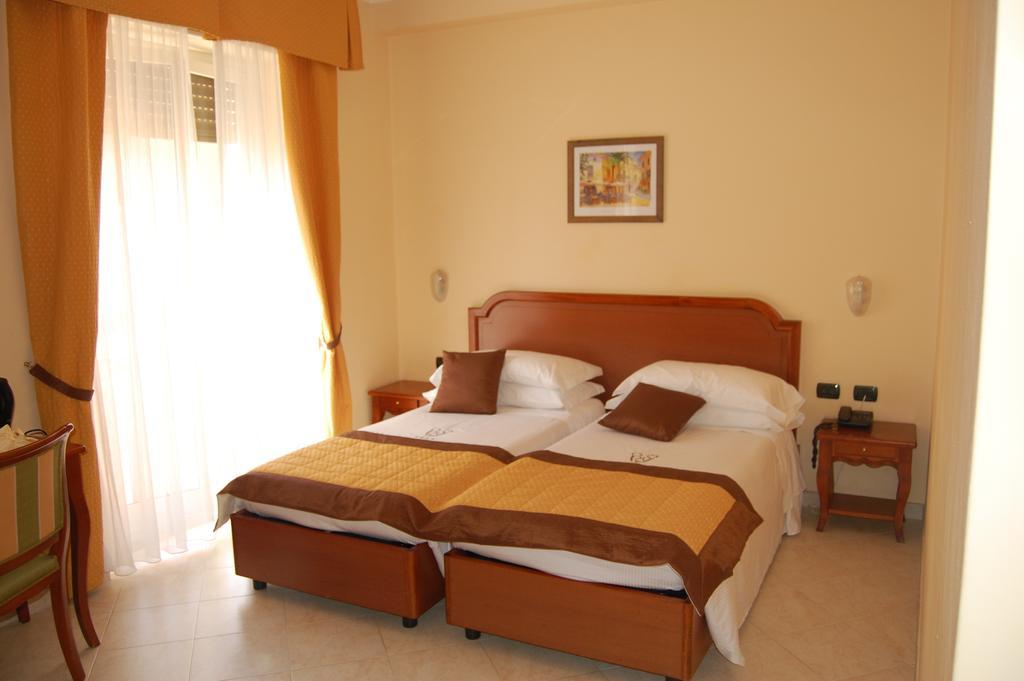 Grand Hotel Moroni Finale Ligure Pokój zdjęcie