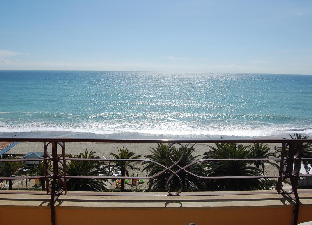 Grand Hotel Moroni Finale Ligure Pokój zdjęcie